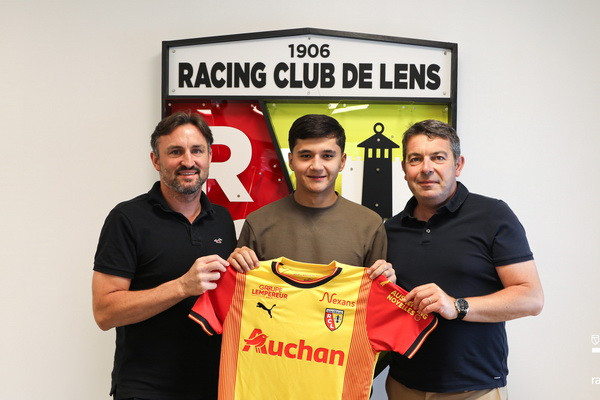Football player from Uzbekistan moved to the French Lens