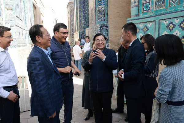 Minister of Culture and Tourism of China gets acquainted with the tourist sites of Samarkand