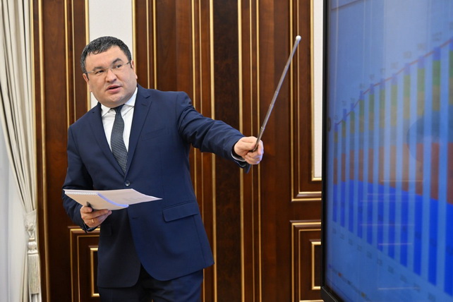 Электр энергетикасини ривожлантириш чора-тадбирлари кўриб чиқилди