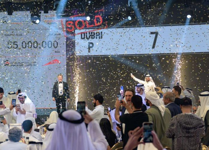 Самый дорогой в мире номерной знак продан с аукциона за 15 млн долларов