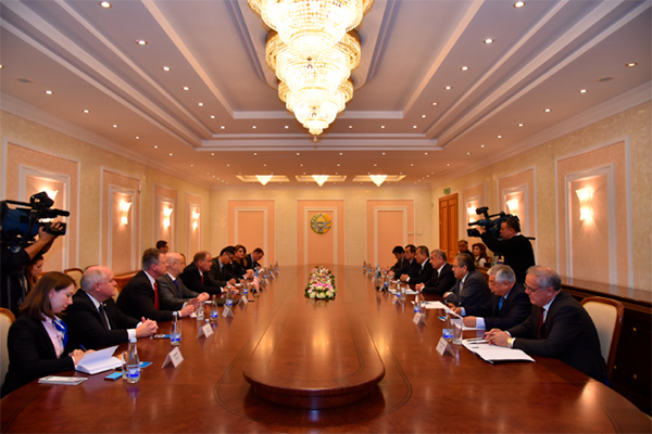 The US delegation holds talks in the Senate