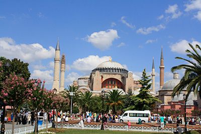 Более 130 тыс. узбекистанцев посетят Турцию в 2013 году