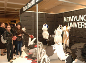 Два цвета: черный и белый