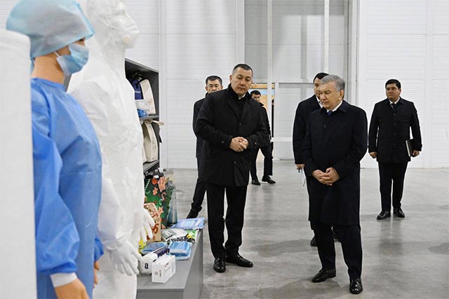 Президент Узбекистана Шавкат Мирзиёев посетил предприятие Invest Asia в СЭЗ «Сырдарья»