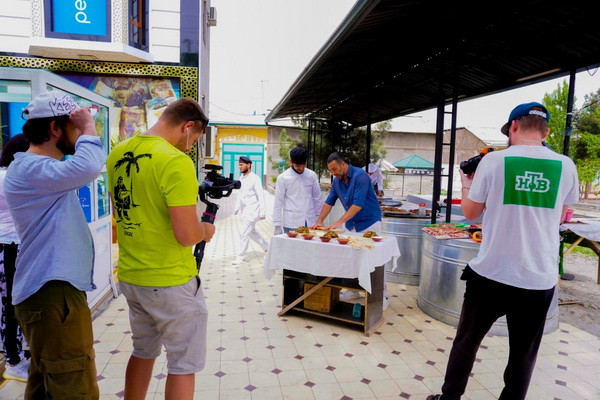 Российский телеканал снимает передачу о гастрономическом потенциале Ферганской долины