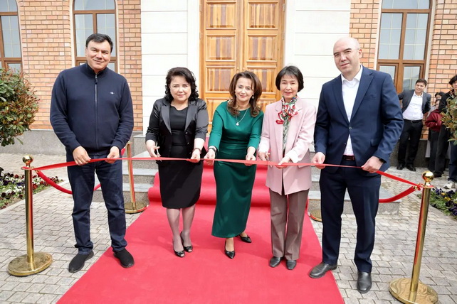 В Ташкенте открылась выставка «100 шедевров Дилором Мамедовой»