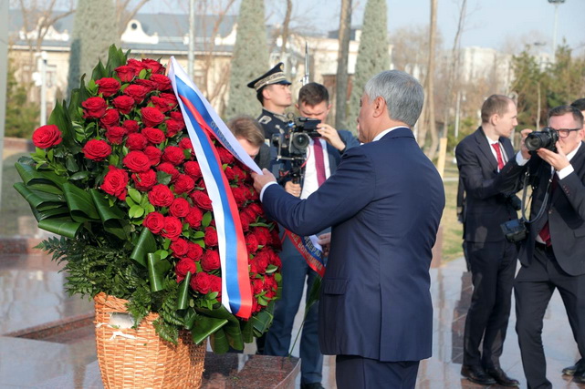 Vyacheslav Volodin Toshkentdagi G‘alaba bog‘i yodgorlik majmuasiga tashrif buyurdi