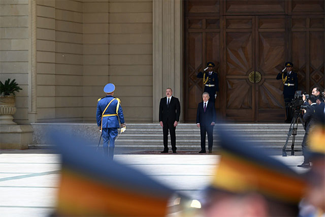 Состоялась торжественная церемония встречи Президента Узбекистана