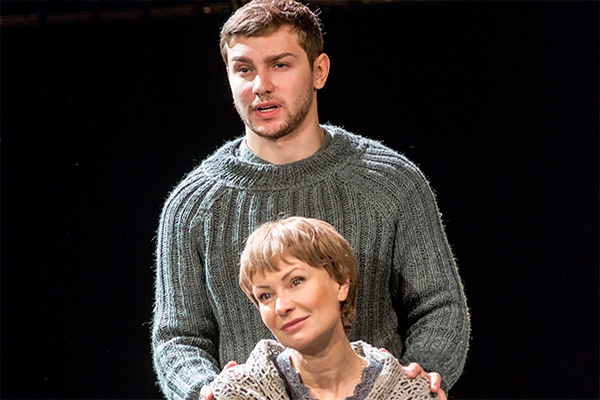 Новогодняя премьера на сцене ГАБТа: «Пять вечеров» Павла Сафонова