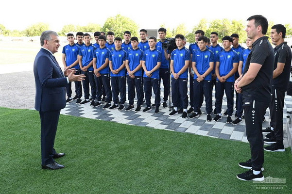 Президент обменялся мнениями с молодыми футболистами и специалистами сферы