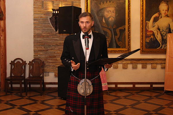 В Ташкенте отметили день рождения поэта Роберта Бернса