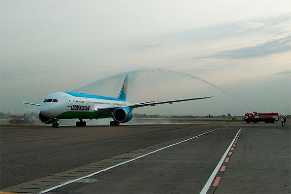 «Узбекистон хаво йуллари» получила пятый самолет Boeing 787-8 Dreamliner