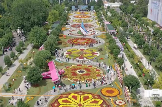 Фестиваль цветов проходит в столице с 2 млн. растений