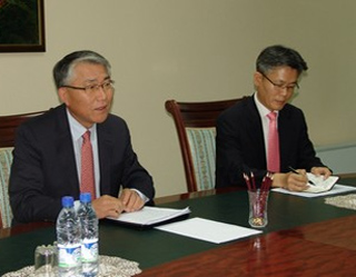 Korean envoy visits Uzbek Communication Committee