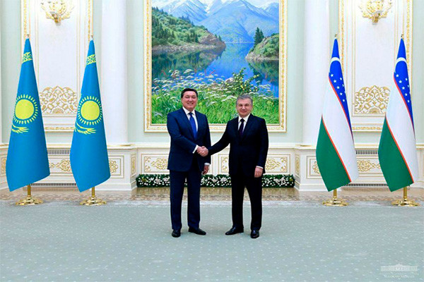 President of Uzbekistan receives the Prime Minister of Kazakhstan