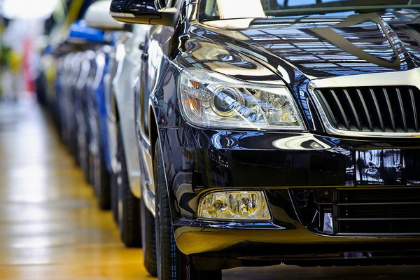 Из каких стран Узбекистан в основном импортировал легковые автомобили?