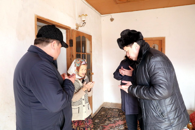 ​​​​​​​Оказывается всесторонняя помощь населению самых отдаленных районов Каракалпакстана
