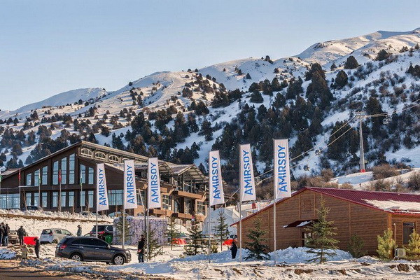 В «Зомине», «Чимгане» и «Амирсое» будут построены крупные беспошлинные торговые комплексы