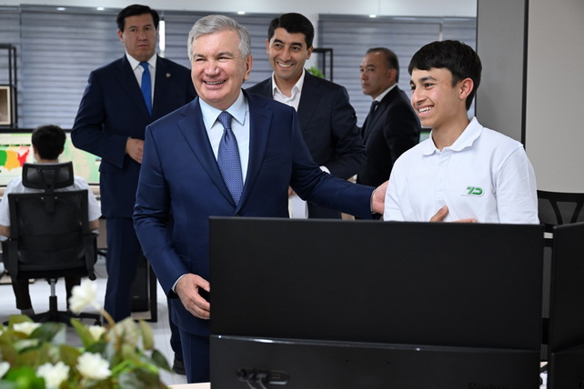 Мирзиёев ознакомился с подготовкой молодежи в Куве