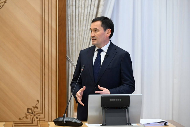 Мирзиёев ознакомился с планами развития дорог и цифровизации транспортной сферы