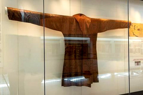 Сенсации VI Конгресса Всемирного общества: халат из Согда, которому 1311 лет, дожил до наших дней
