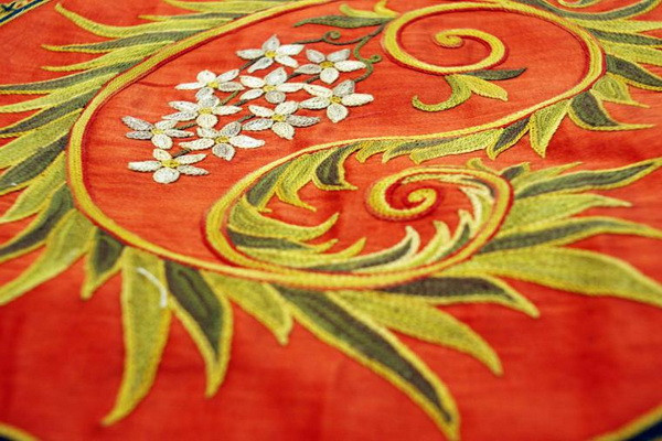 В Российском этнографическом музее проходит выставка традиционной узбекской вышивки и тканей