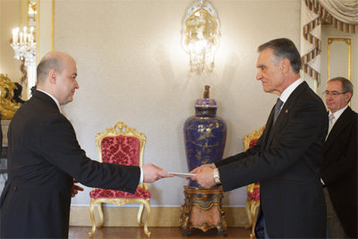 Uzbek envoy hands over credentials to Portuguese President