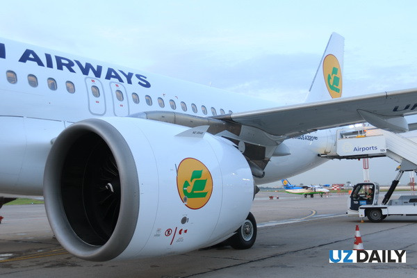 Во Внуково поврежден самолет Uzbekistan Airways при отгоне трапа