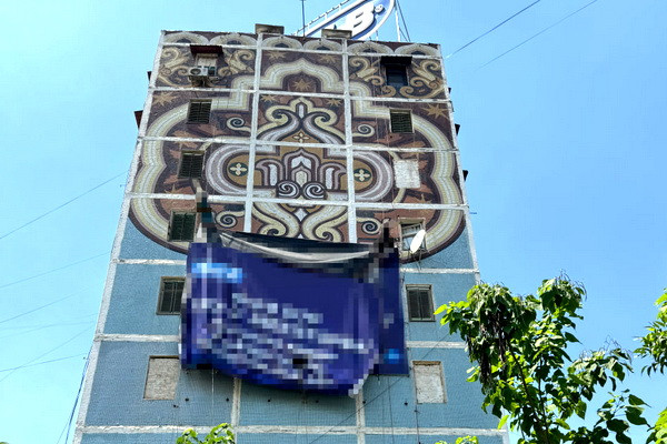 All advertising banners covering mosaic panels on houses were dismantled in Tashkent