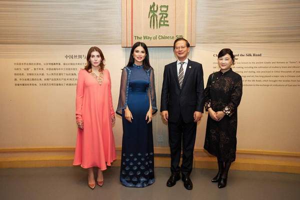 «Красочная Азия: выставка азиатских костюмов»