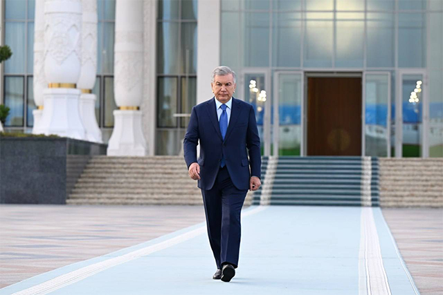 Uzbekistan’s President Shavkat Mirziyoyev Travels to Baku for Forum