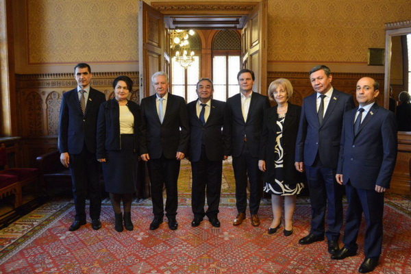 Узбекистан изучает законодательство Венгрии в сфере атомной энергетики