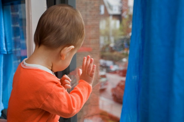 Three-old boy falls from window of third floor