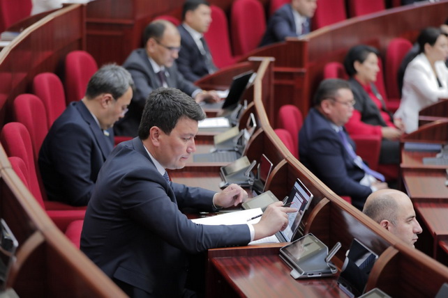 Депутаты приняли законопроект «Об административных процедурах»