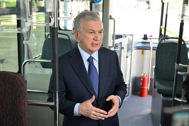 Президент поручил оптимизировать маршруты и улучшить дороги в Хорезме