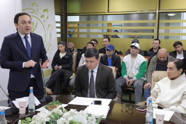 Артистов Узбекистана призвали к скромности и уважению национальных ценностей