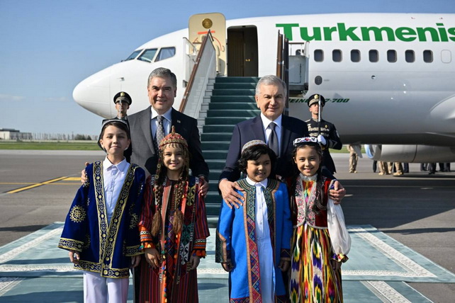 Гурбангулы Бердымухамедов с официальным визитом прибыл в Узбекистан