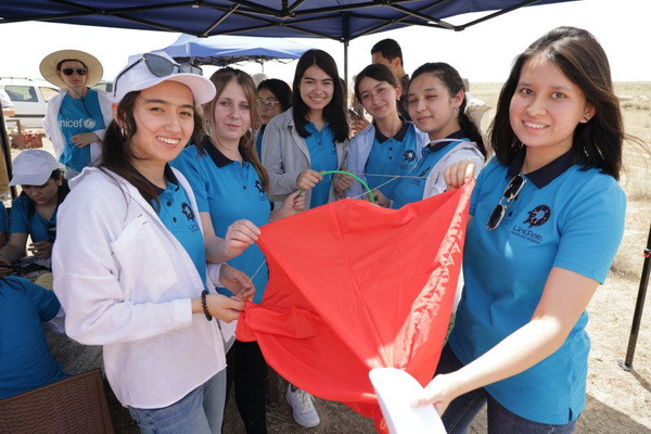 Узбекские девушки запустили свой наноспутник в стратосферу