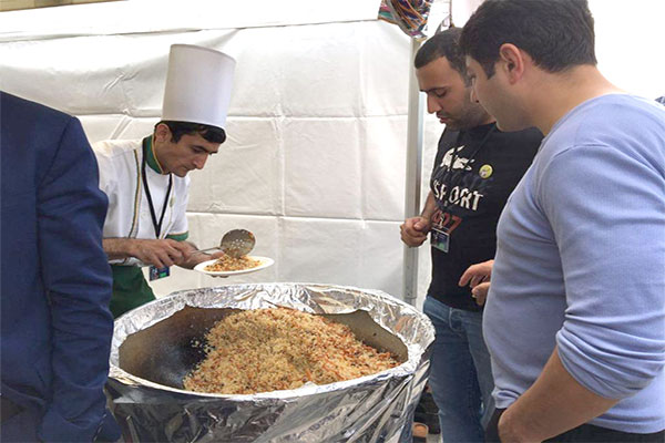 Узбекский плов представлен на Международном гастрономическом фестивале в Париже