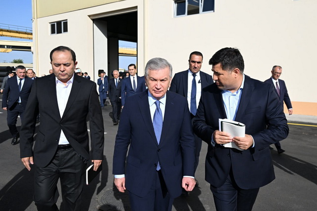 Президент Мирзиёев ознакомился с развитием промышленной зоны Чиланзара