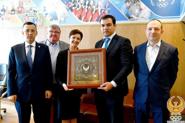 Представители НОК Узбекистана и России провели переговоры по развитию водных видов спорта и легкой атлетики
