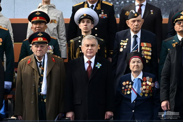 Президент Узбекистана примет участие в военном параде в России - Кремль