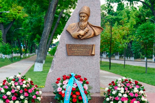 Барельеф Махтумкули открыт в столице Узбекистана