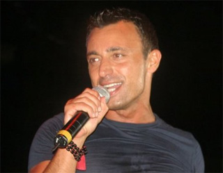 Мустафа Сандал даст концерты в Узбекистане