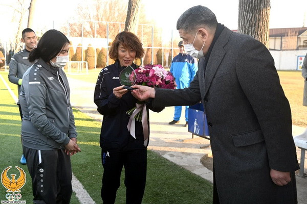 Руководство НОК встретилось с японским тренером, которая начала работу в женской команде по футболу