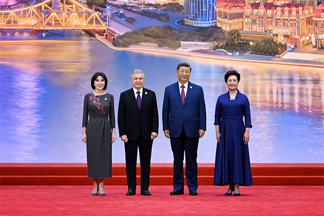 Президент Узбекистана с супругой принял участие в неформальных мероприятиях саммита ШОС