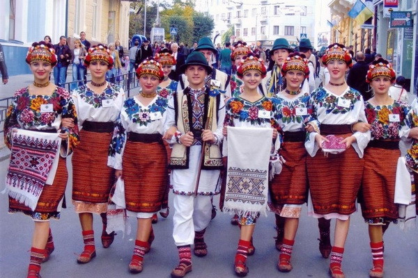 An exhibition of Romanian and Uzbek costumes to be held in Tashkent