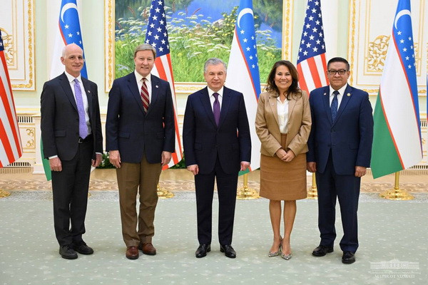 Президент Узбекистана принял делегации парламента США