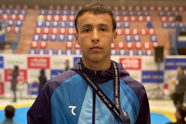 Jahongir Khudoiberdiev wins a bronze medal at the Asian Taekwondo Championship WT