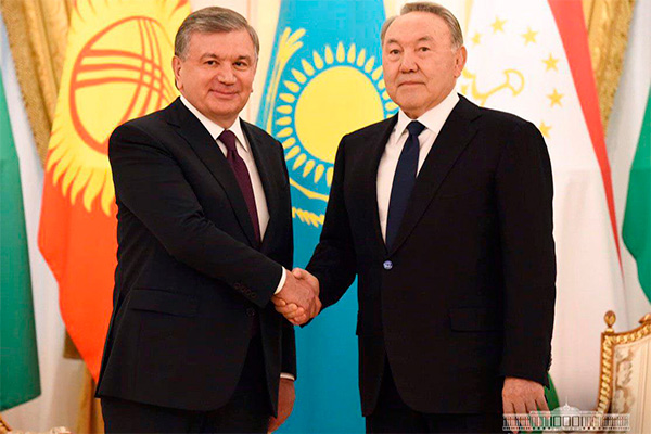 Президенты Узбекистана и Казахстана провели встречу в Астане